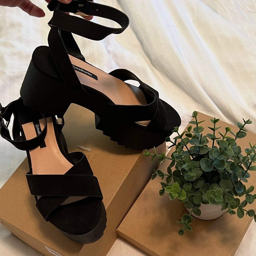 BLACK CHUNKY STRAPPY SANDALS PLATFORM (never worn!) - Y2K inspired